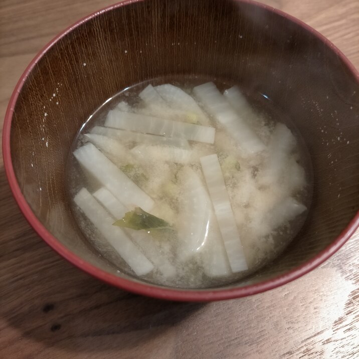 鰹節香る♪葉っぱまで使った大根のお味噌汁